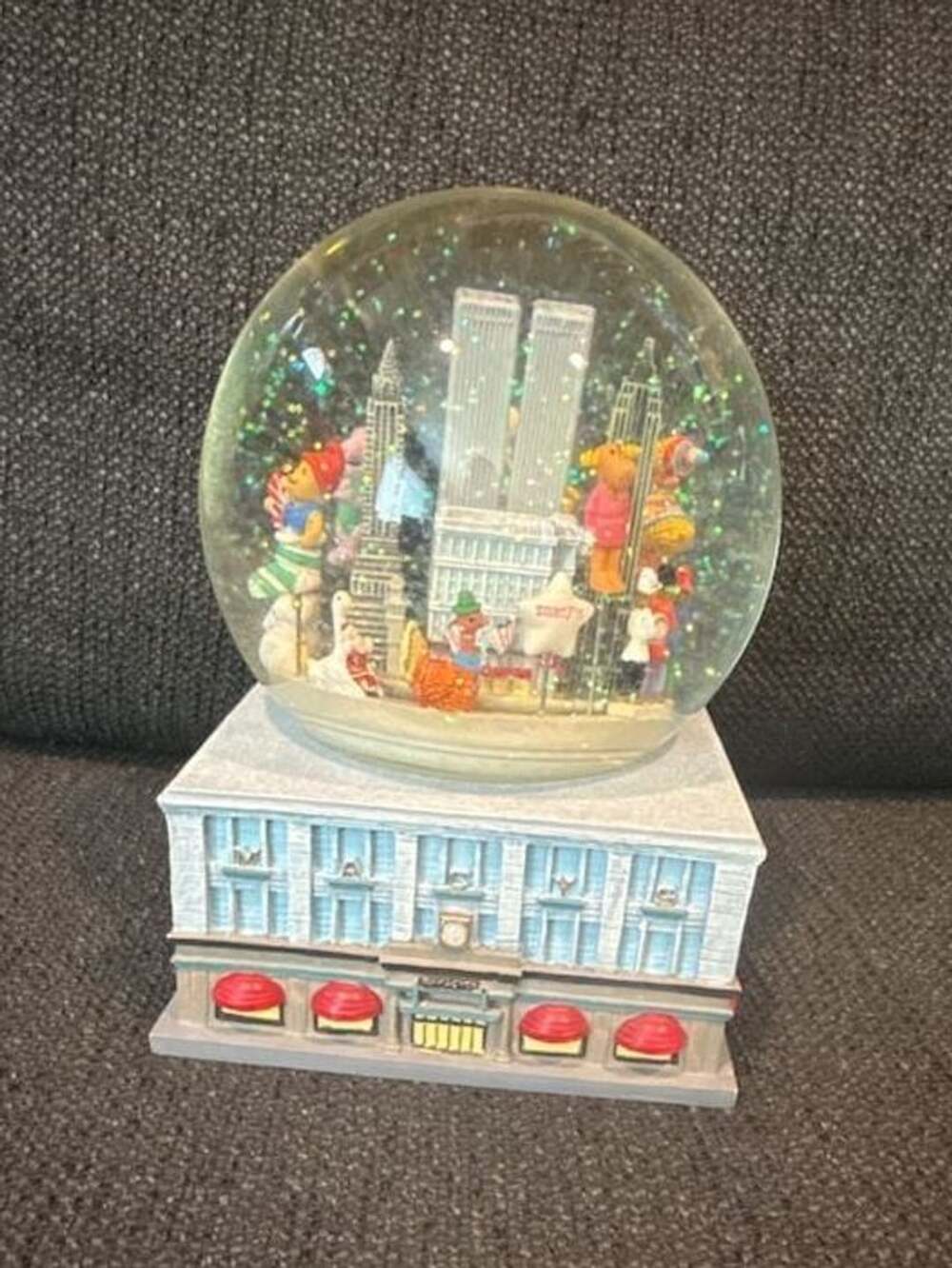 Macy's Thanksgiving Day Parade Musical Snow Globe Twin Towers NYC Pre-9/11